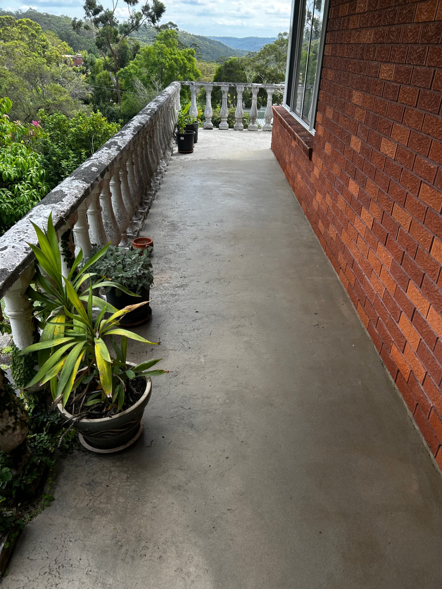 Concrete balcony fully cleaned with the balustrade washed down